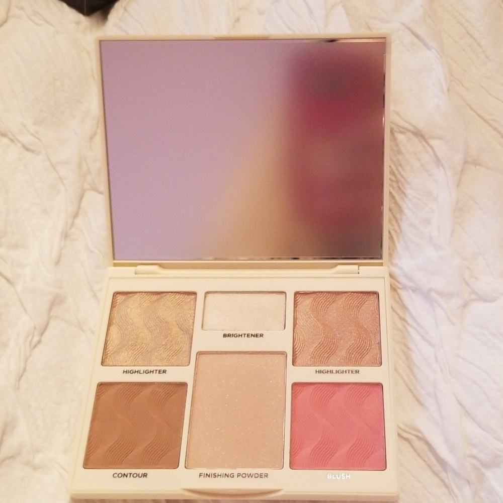 Cover FX face pallet. Light/medium